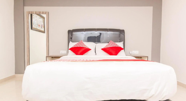 Двухместный люкс OYO 1223 Hotel Bahari