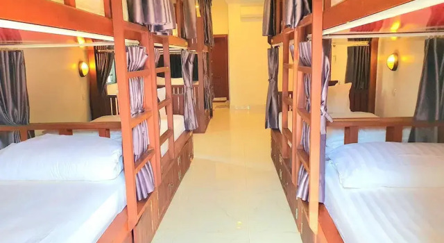 Кровать в общем номере Darling Pub Hostel