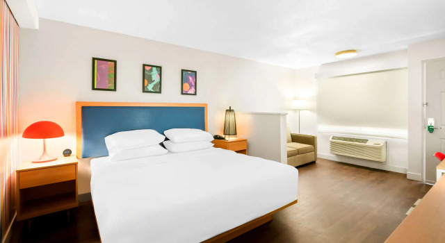 Полулюкс Отель Signature Inn