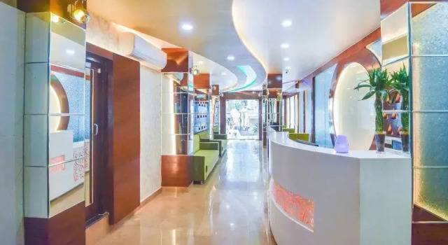 Treebo Saffron Varanasi, Забронировать Отель Варанаси штат Уттар-Прадеш