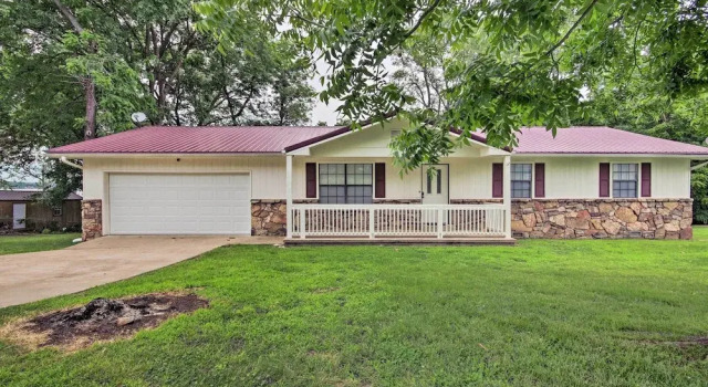 Yard + 15' Boat Slip: Waterfront Grove Getaway, Book Feriehus Hoteller i Grove med parkering, Parkering