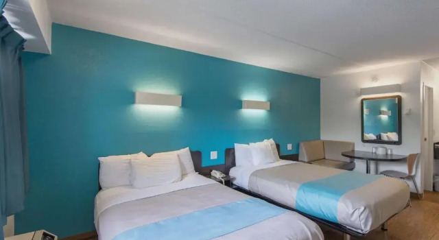 Четырёхместный номер Standard Motel 6-Overland Park, KS
