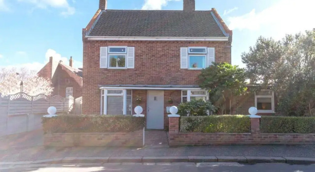 Коттедж Stunning 4 bed with hot tub - walking distance to Cromer beach and town