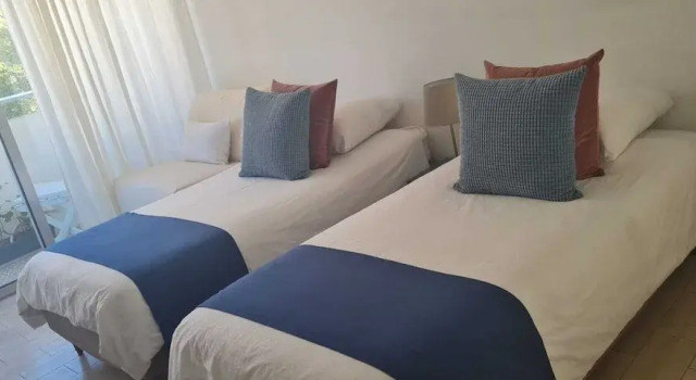 2 Bedrooms behind to the hotel Martinez