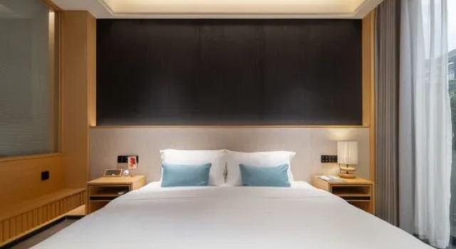 Люкс с балконом и с видом на реку Floral Hotel·Shaoxing LAN language simple house Hotel(Lu Xun’s hometown store)