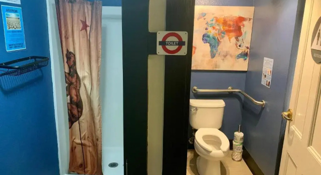 Кровать в общем номере HI Sacramento Hostel