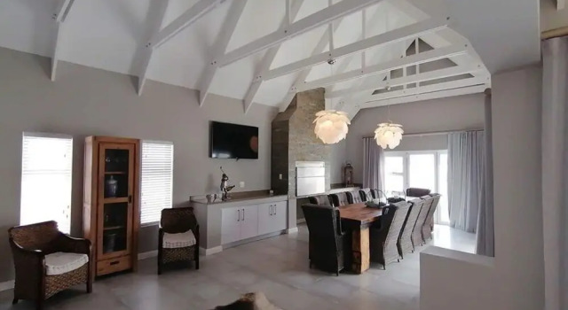 8 Prestwick St Francis Links, Buchen Sie Ferienhaus Villen in Humansdorp, Villa