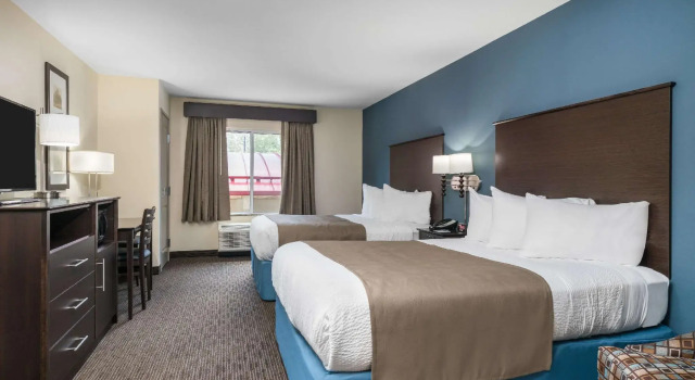 Четырёхместный номер Standard AmericInn by Wyndham Winona