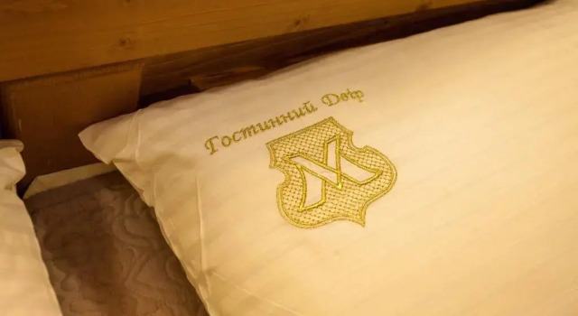Guest house М, Забронировать Гостевой дом Отели Яблоница с парковкой, Парковка
