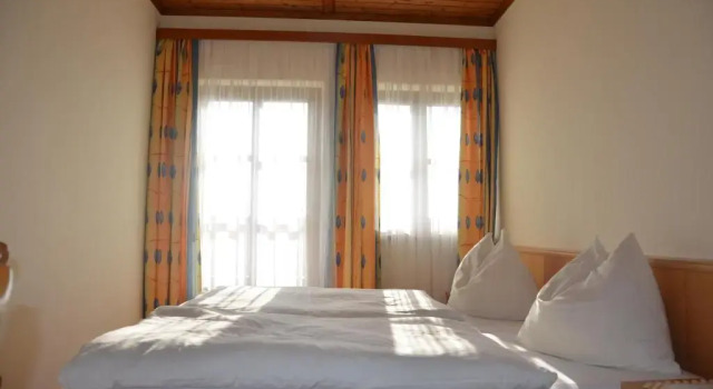 Urlaub am Kräutlhof in Mariapfarr, Rezerwuj Hotel Hotele w Salzburg z parkingiem, Parking