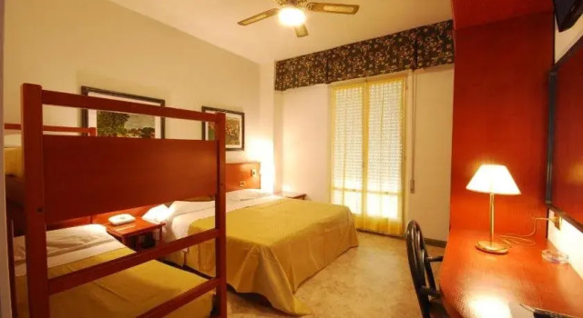 Spiaggia, Rezervovat Hotel Pesaro 
