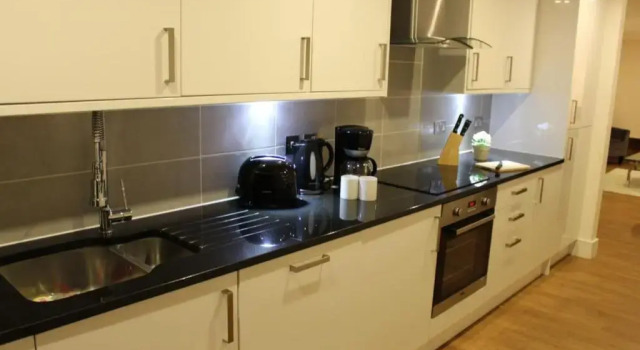 Апартаменты Stylish 3 Bed 2 Bath Apartment Hyde Park