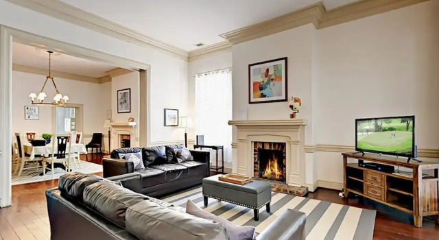 E Liberty Townhouse Unit 125, 127a and 127b 5 Bedrooms 4.5 Bathrooms T, Забронировать Дом для отпуска Саванна Джорджия, рядом с Театр Trustees