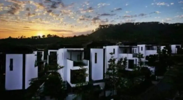 Moon River Yard Villa