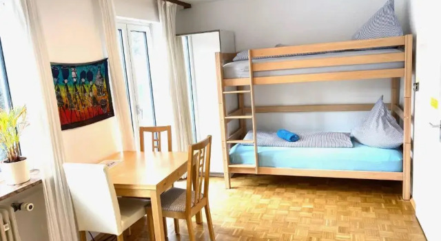 Gemütliches Privatzimmer / Garten / in geteilten Haus / nahe München Zentrum, Varaa Hotelli Hotellit Baijeri pysäköinnillä, Pysäköinti