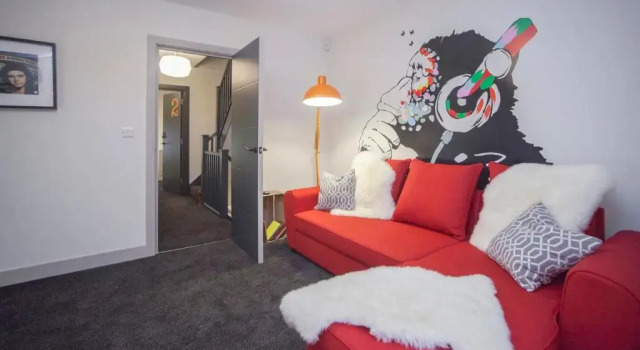 higgihaus #3b 2-3 Bed Small Groups Hip Location Sleeps 4-8