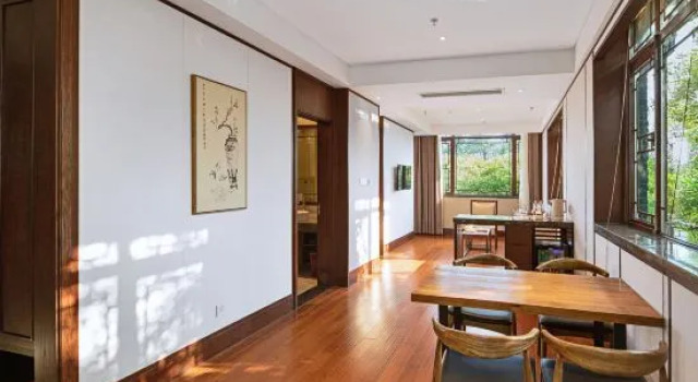 Люкс Yangzhou Slender West Lake National Medical College Heyi Hotel