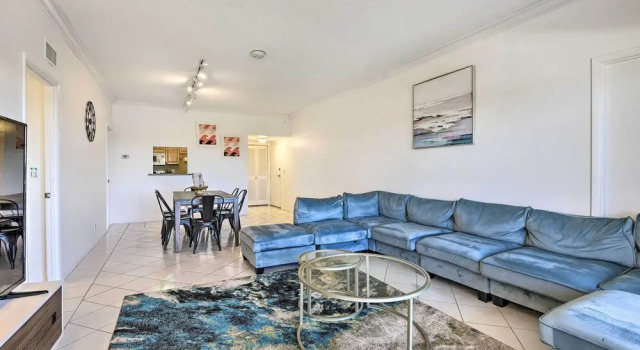 < 1 Mi to Siesta Key Beach: Condo w/ Pool
