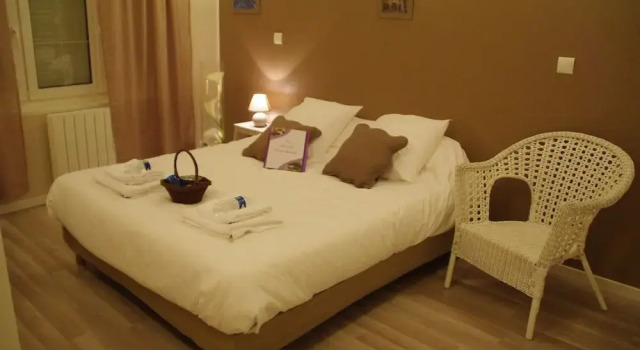 Chambres d'Hôtes Le Relais De Grange Blanche, Rezerwuj Hotel Hotele w Rhône z parkingiem, Parking