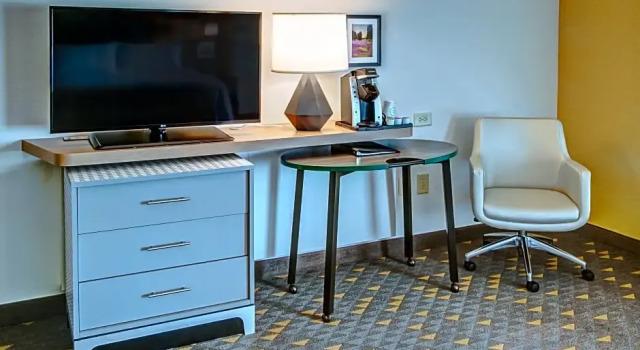 Номер Premium Holiday Inn Rocky Mount - US 64 by IHG