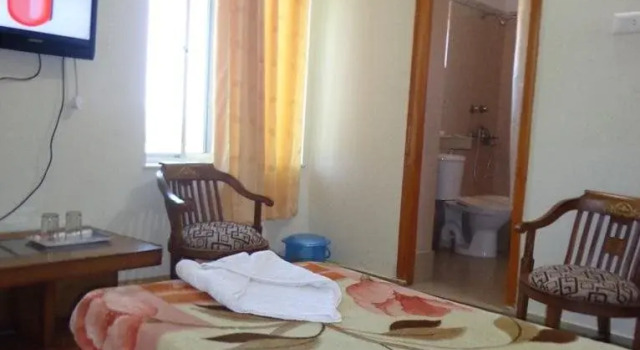 Sakya Guest House, Забронировать Гостевой дом Отели Бодх-Гая с парковкой, рядом с Bodh Gaya Bus Station, Парковка