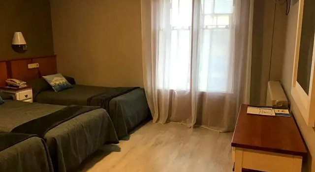 Трёхместный номер Standard с балконом Hotel Casa Morlans