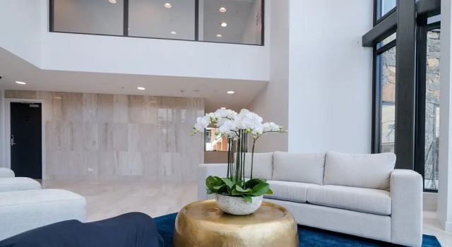 Ivory Newmarket Top Level Modern 2 Bd Apt