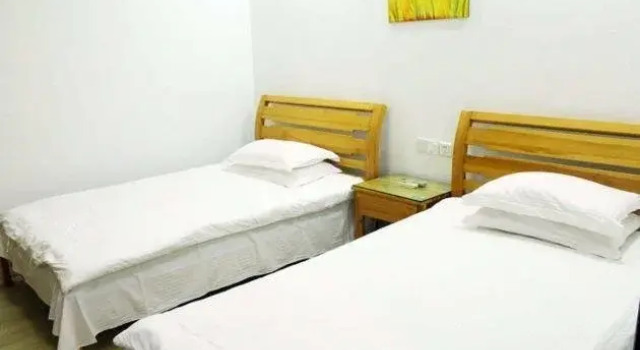 Xingzi Kunpeng Holiday Hotel, Book Hotel Hoteller i Jiujiang med parkering, Parkering