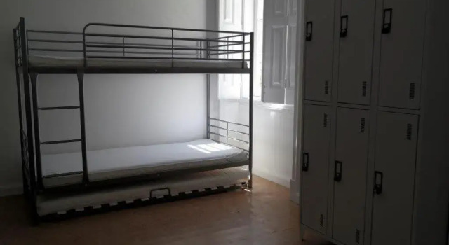 Postel ve společném pokoji White Sun Hostel