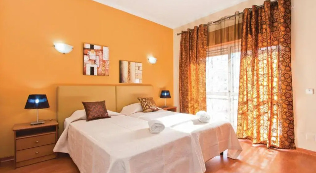 Spacious Retreat With Prime Location, Private Pool, Snooker, Free AC & Wifi