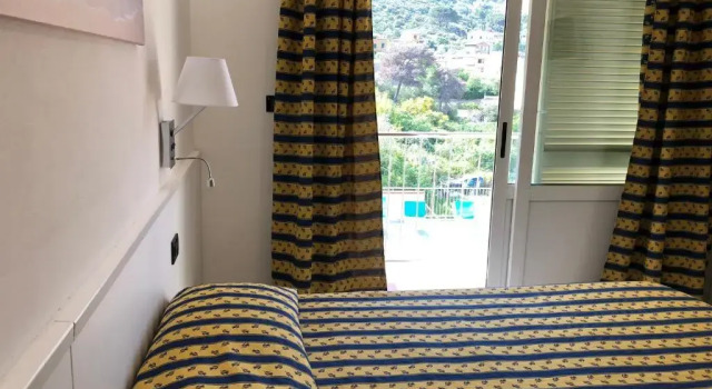 Трёхместный номер Standard с балконом Hotel Bahamas