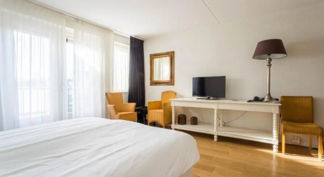 Hotel Wilhelmina, Забронировать Отель Домбург Walcheren, рядом с Пляж Домбурга