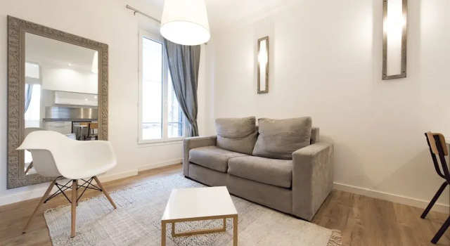 F2 mezzanine centre ville 1 min de la mer, Забронировать Отель Сен-Рафаэль Mimosa Road