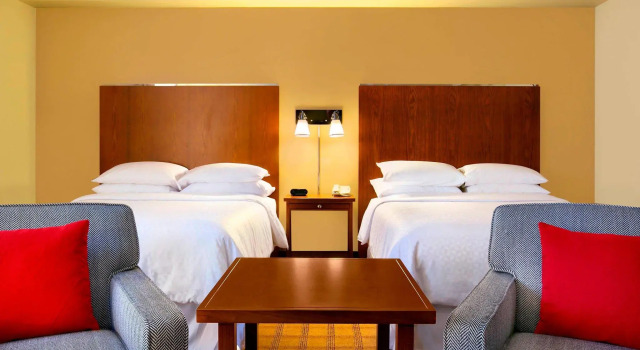 Полулюкс Four Points by Sheraton Victoria Gateway