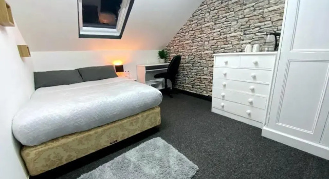 Townhouse 105, Забронировать Хостел Хаддерсфилд Западный Йоркшир, рядом с Здание администрации Хаддерсфилда