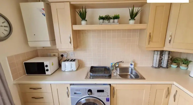 Коттедж с 3 комнатами 3 Bedroom house near Coventry City Centre with Wi-fi, driveway & garden - 16RWC