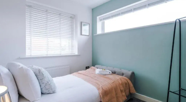 Rest & Recharge by the Etihad Campus (4 Bedrooms, 8 beds, Free Parking)