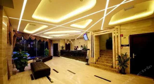Ruisi Boya Hotel, Rezerwuj Hotel Hotele w Qingyang z parkingiem, Parking
