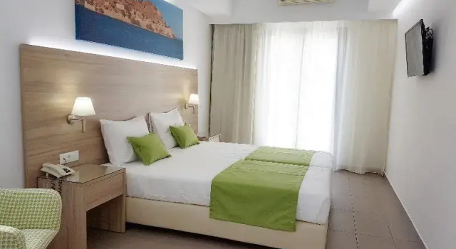 Полулюкс с балконом Astra Village & Suites