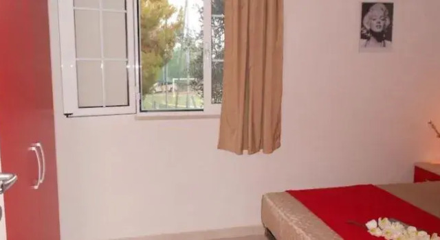 Residence Emarine, Rezerwuj Hotel Hotele w Foresta Umbra z basenem, Basen