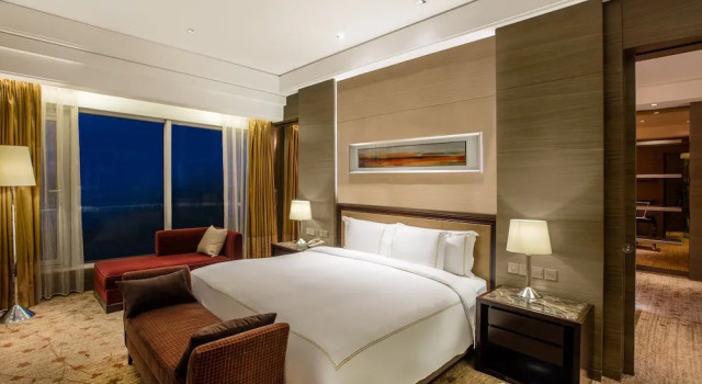 Люкс с 2 комнатами с видом на озеро Crowne Plaza Nanjing Jiangning by IHG