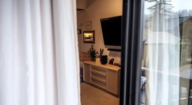 COZY Condo at Canyon Lodge! Sleeps 8, a walk to Canyon Lodge, Varaa Hotelli Mammoth Lakes Mammoth