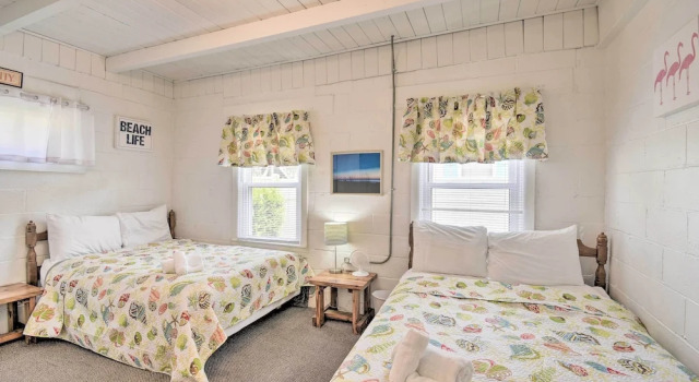 Steps to Ocean: Breezy Myrtle Beach Bungalow!, Забронировать Дом для отпуска Коттеджи Южной Каролины, Коттедж