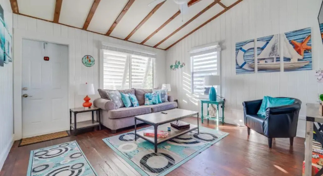 Коттедж с 2 комнатами Beach Chairs, Good Kitchen, Strong Wifi on 14th Ave
