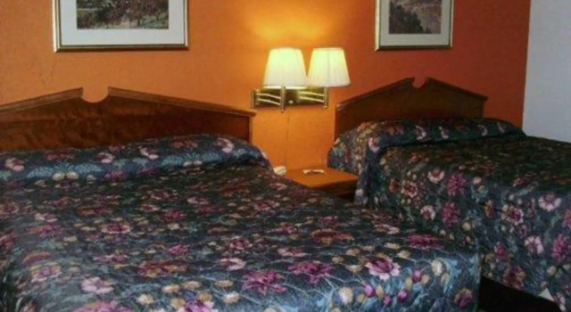 Четырёхместный номер Standard Econo Lodge