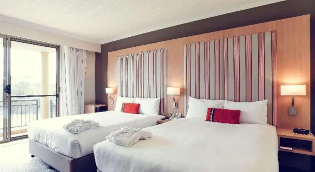 Четырёхместный номер Standard с балконом Mercure Gold Coast Resort