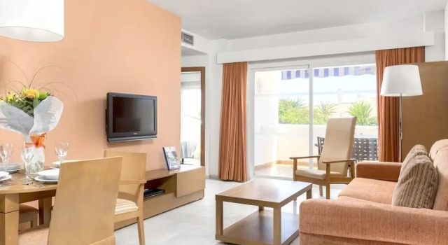 Apartment With 2 Bedrooms In Benalmadena With Wonderful Mountain View Shared Pool Enclosed Garden, Забронировать Апартаменты/квартира Отели Бенальмадена с парковкой, рядом с Playa de Torrebermeja, Парковка