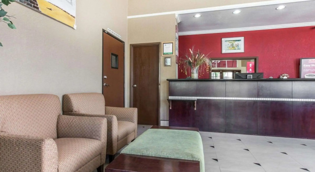 Econo Lodge Inn & Suites Fallbrook Downtown