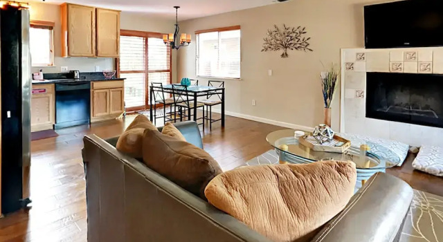 2572 Elwood Ave Home - 2 Br home by RedAwning