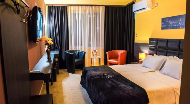 Двухместный номер Standard с балконом Central Guest Rooms